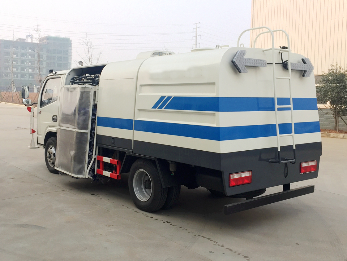 采用护栏清洗车清理城市隔离护栏的24个特点