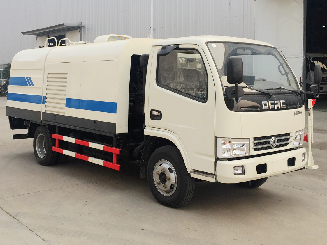 采用护栏清洗车清理城市隔离护栏的24个特点