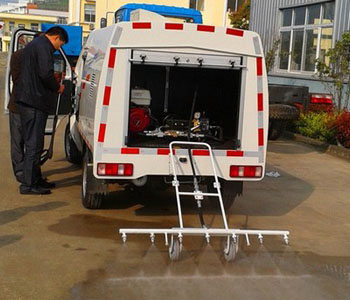 小型人行道专用道路清洗车的优势特点