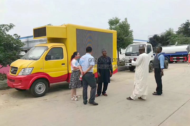 非洲客户来程力考察洽谈LED广告车业务案例