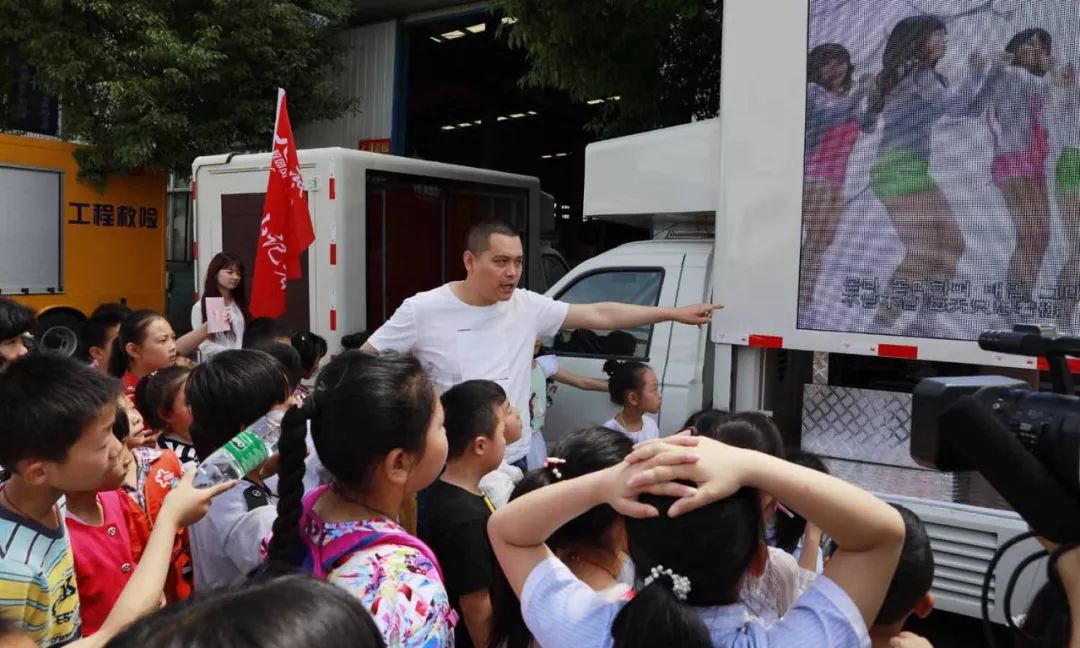 庆祝儿童节，程力举办青少年儿童小记者团“爱生活爱专汽”汽车文化体验活动