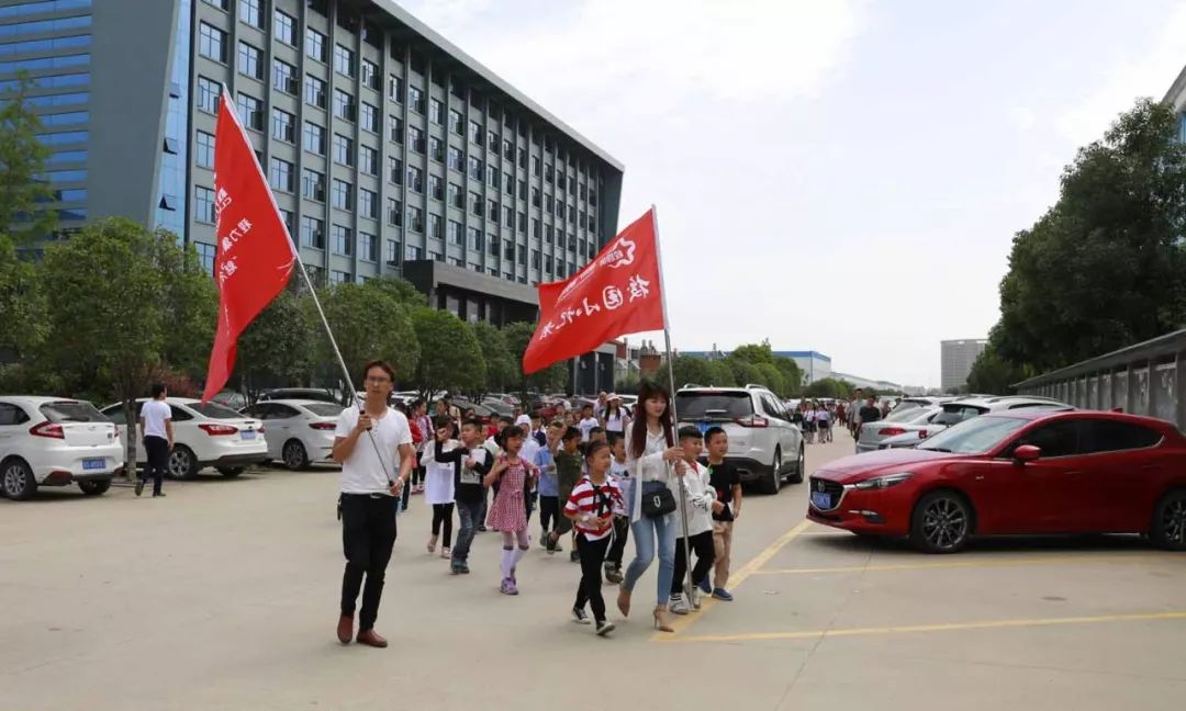 庆祝儿童节，程力举办青少年儿童小记者团“爱生活爱专汽”汽车文化体验活动