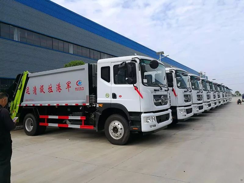 程力集团第二批一体化智能控制压缩垃圾清运车整装待发