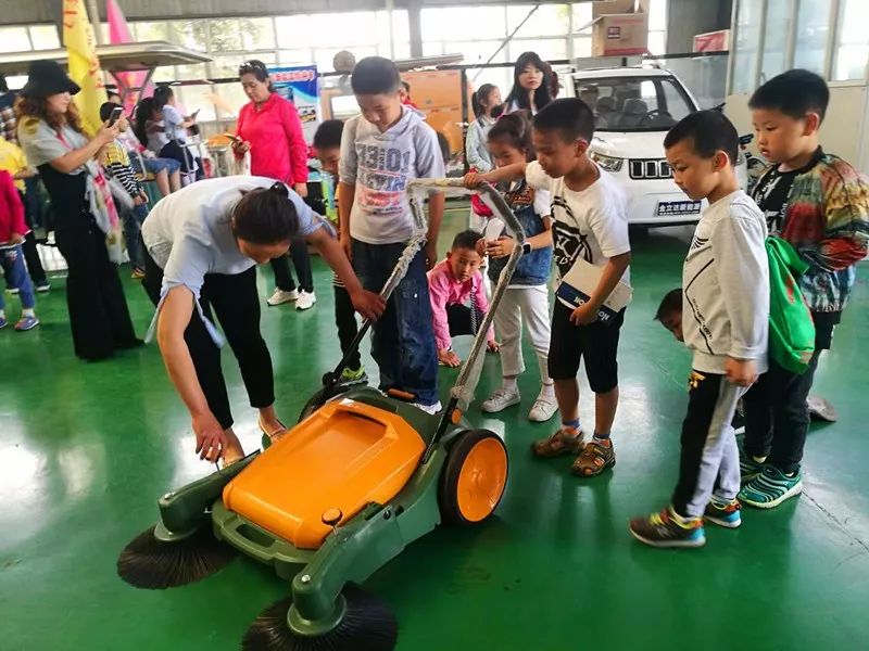 庆祝儿童节，程力举办青少年儿童小记者团“爱生活爱专汽”汽车文化体验活动