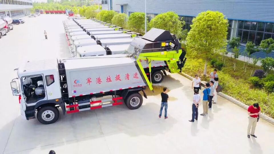 程力集团第二批一体化智能控制压缩垃圾清运车整装待发