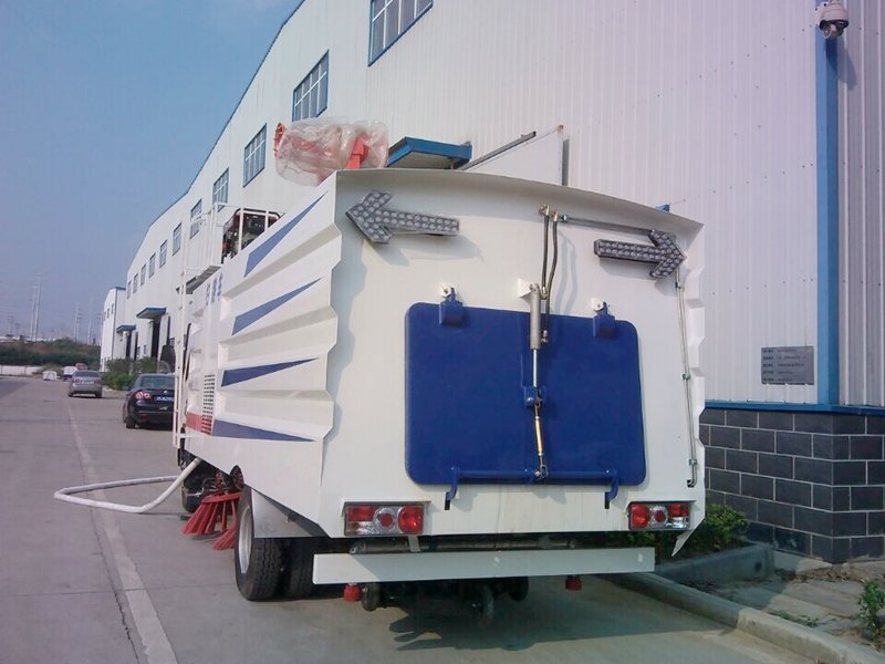 湖北程力多功能道路清洗扫地车系列