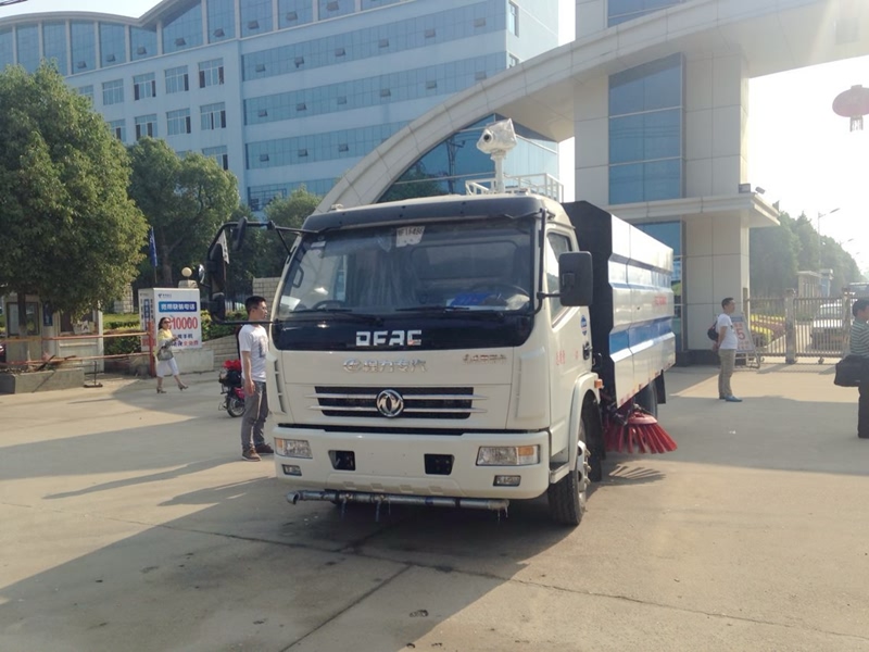 城乡公路清扫车厂家直销 各种垃圾清扫车图片