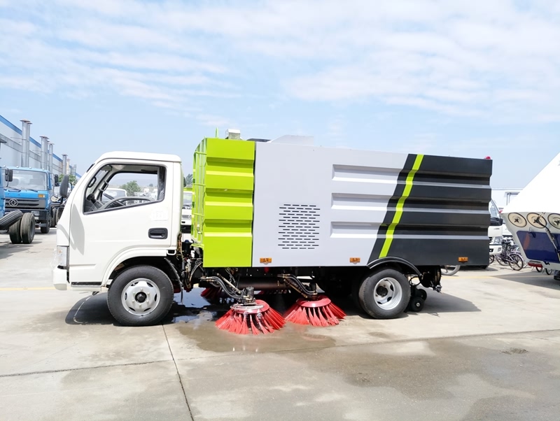 湖北程力河堤石子路面清扫车