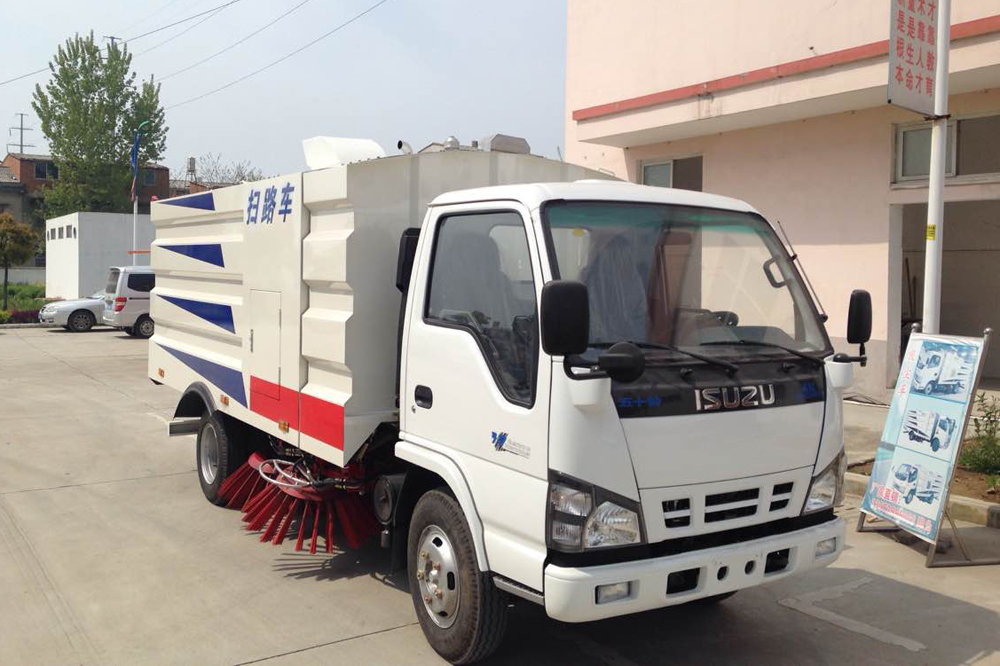 湖北程力河堤石子路面清扫车