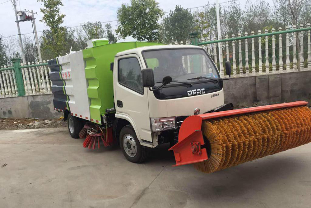 冬季来临 程力汽车特推出除雪垃圾清扫车