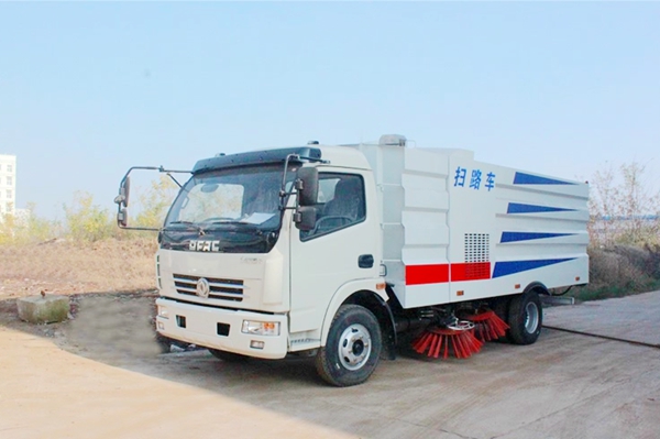 油价高时代 垃圾清扫车日常使用省油技巧