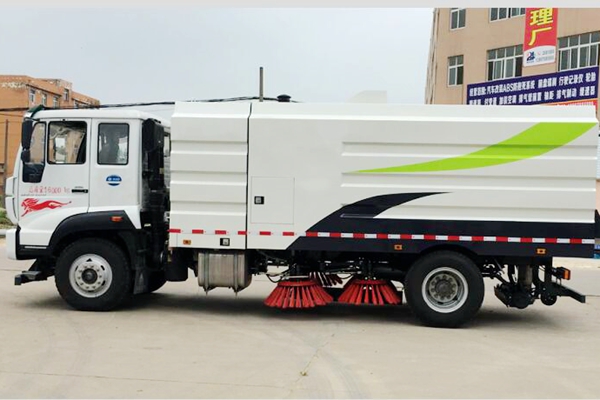 路面除雪请为你的除雪吸尘车安装防滑链