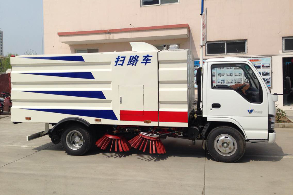 程力6月活动:买扫路车送2套扫刷