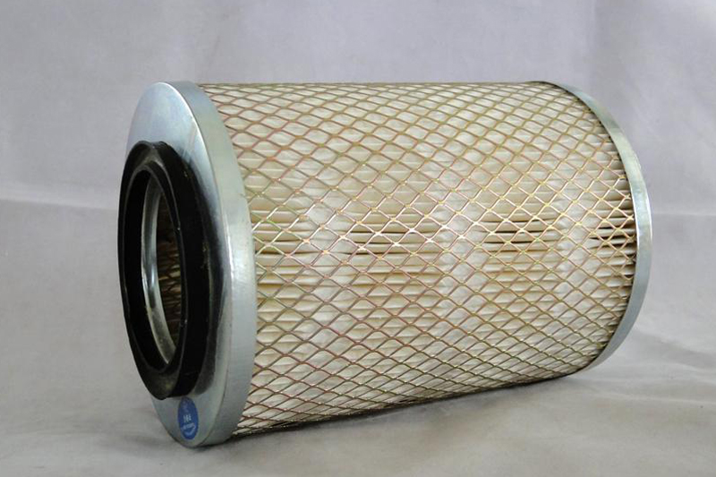 扫路车三滤保养之中 空气滤芯应该占据