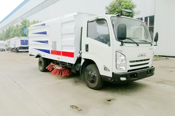 湖北程力专汽教你怎样买到一款便宜、适用、性价比高的环卫扫路车