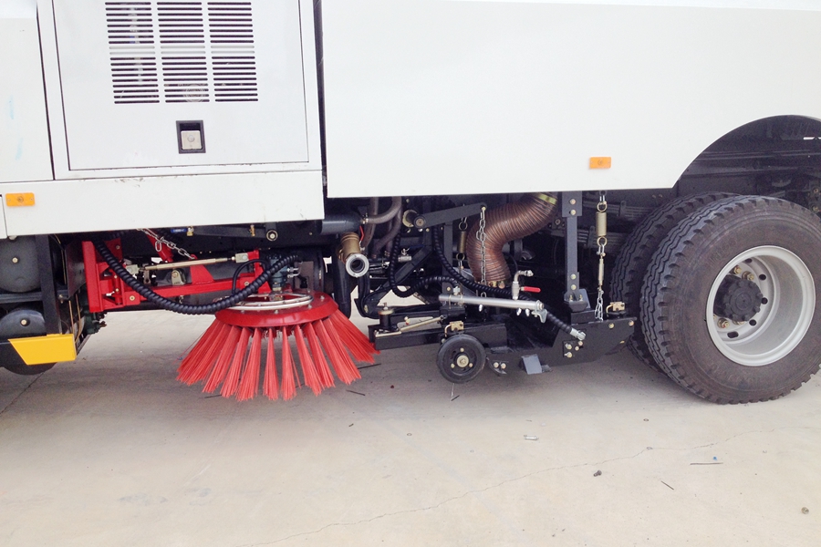 为什么现在的吸尘车做的都像吸扫车一样呢?