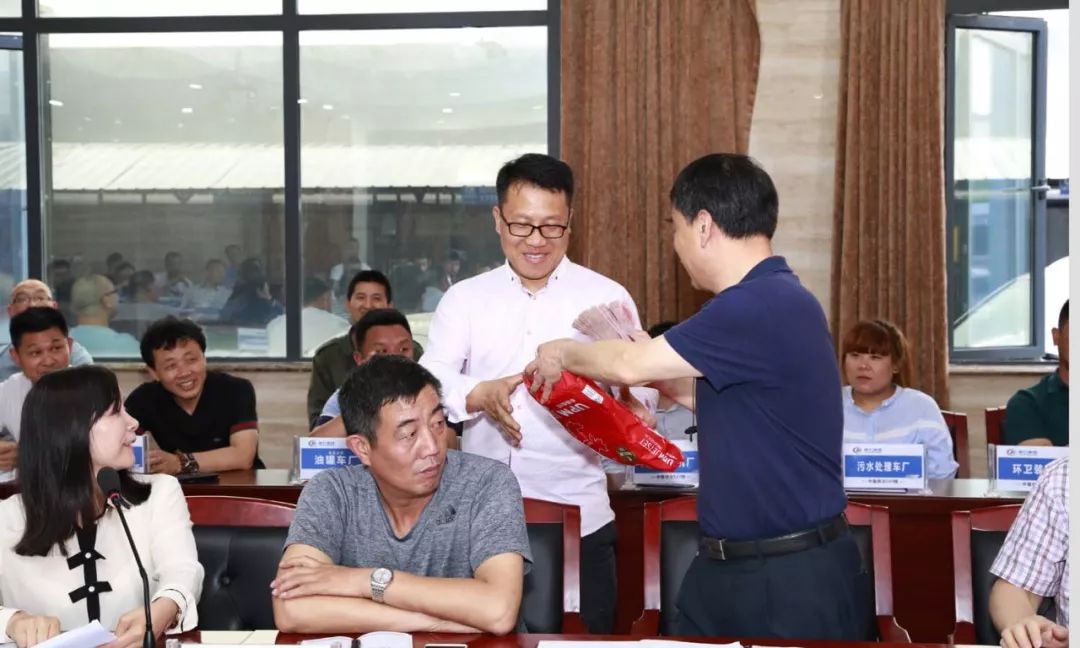 程力专汽上半年累积完成产值近20亿元 达到了全年任务过半的 略目标