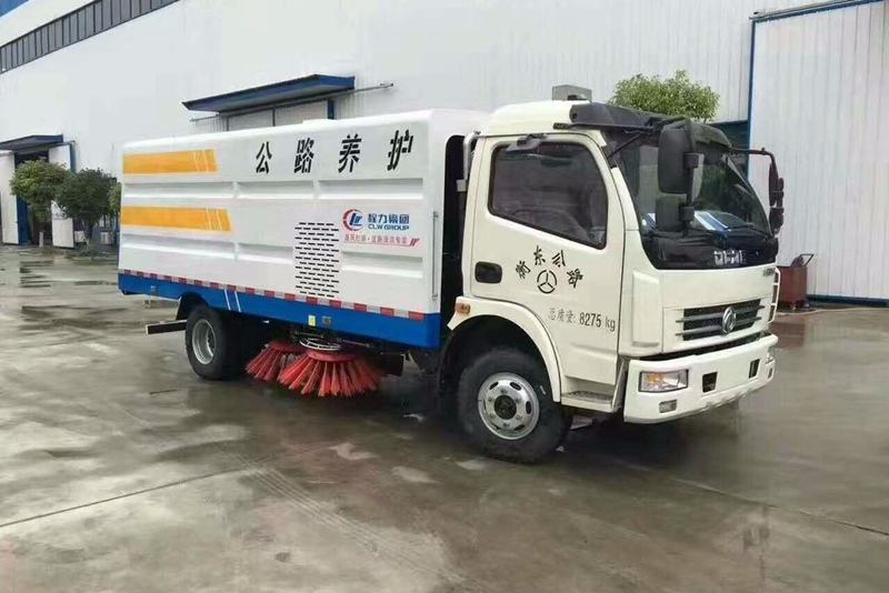 讲述经典实用款扫路车使用方法