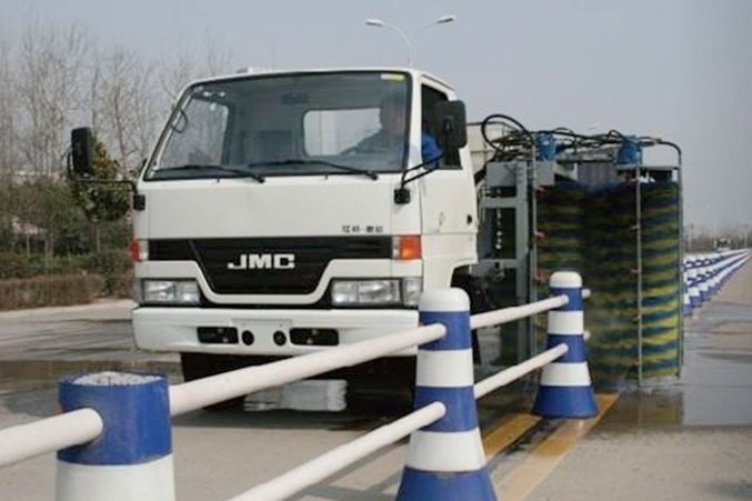 程力系列高速公路护栏清洗车 双刷互动效率高