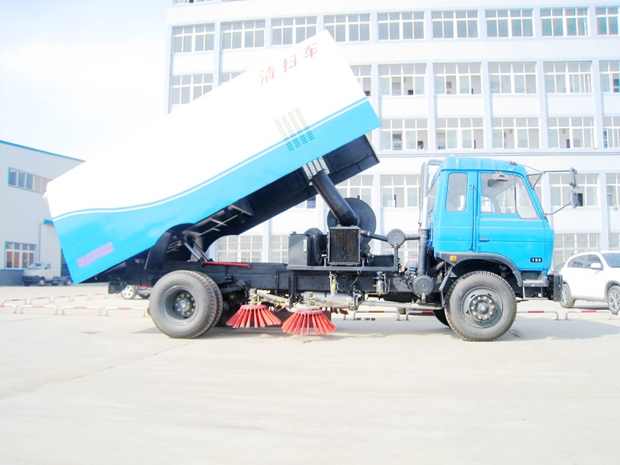 程力环卫厂家为您介绍扫路车扫刷使用小技巧