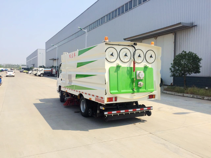 环卫厂家为您讲解不同场地使用不同的吸尘车