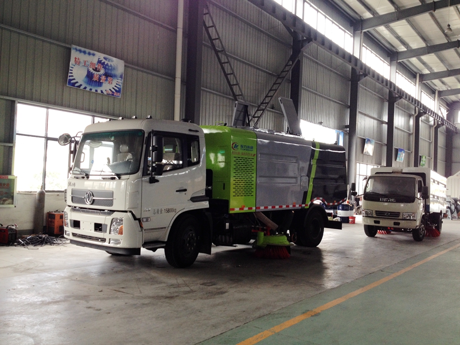 驾驶程力扫路车清扫车-一路畅通无阻