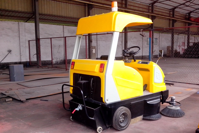 萌萌哒“小黄人”电动扫路车 骄小身材，强大功能