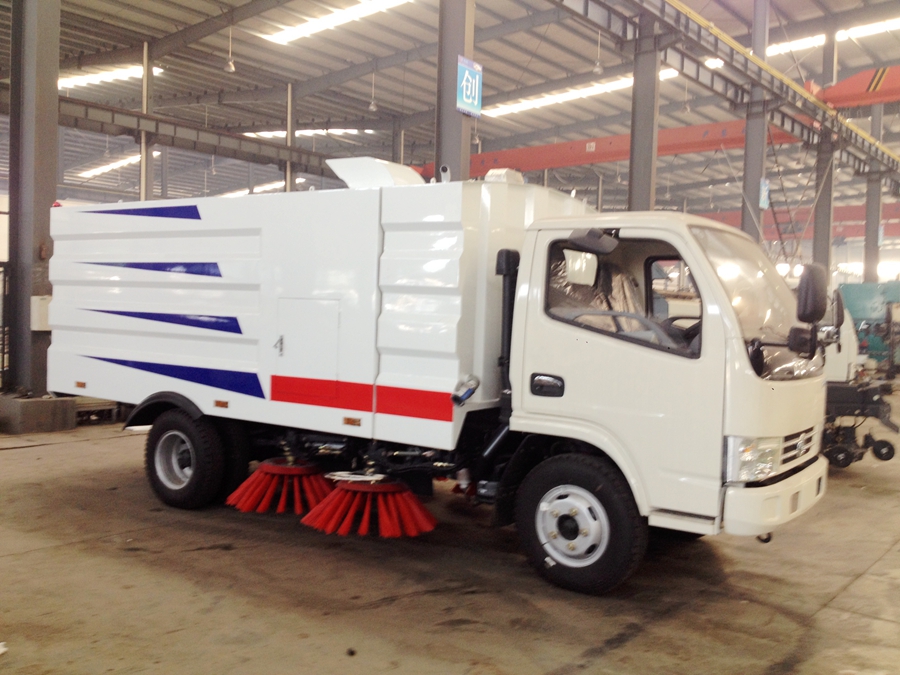 清洁乡村的环卫使者—东风多利卡扫路车