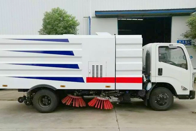 湖北程力为您解读使用道路清扫车的要性？