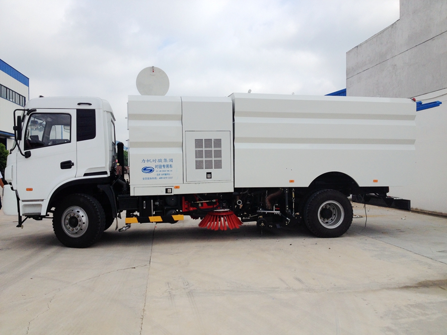 变更人工街道清扫史，走进机动清扫车时代