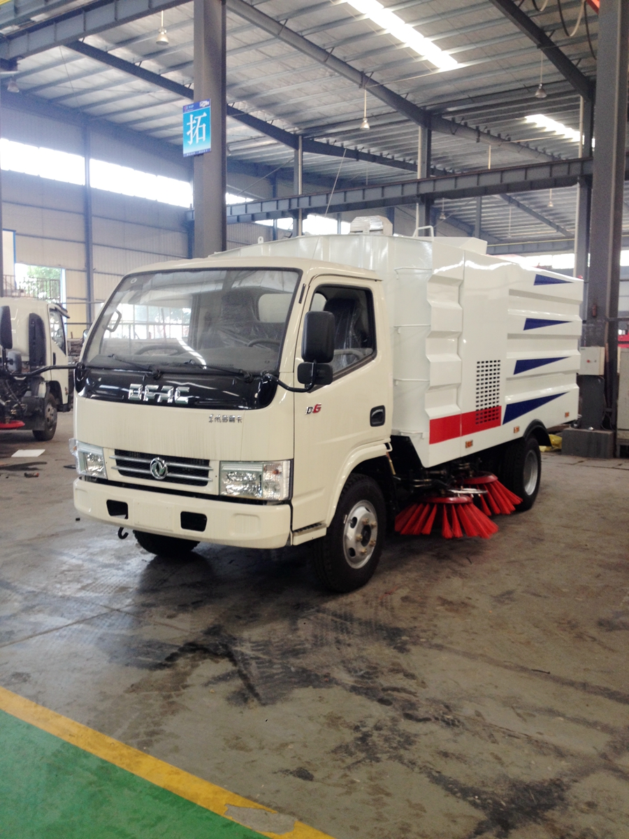 湖北程力扫路车：将化防止扬尘