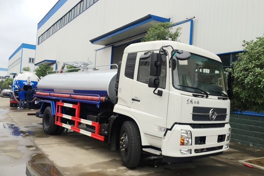 洒水车六月迎来较忙季，加班生产成常态！