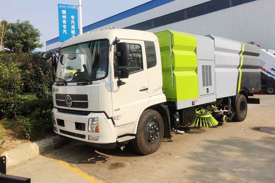 真空吸尘车“便宜无好货” 湖北程力专汽专业生产质量有保障