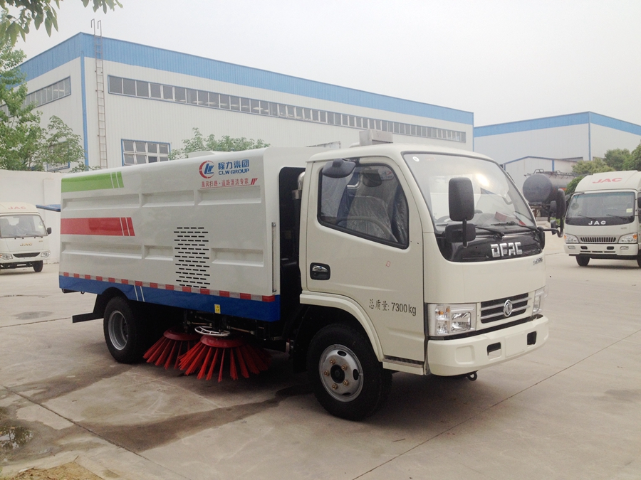 驾驶扫路车时刹车也是一门学问