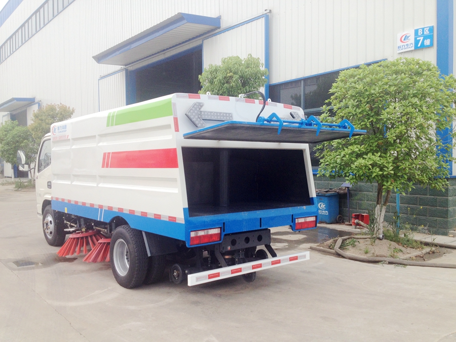 扫路车吸盘保养小技巧