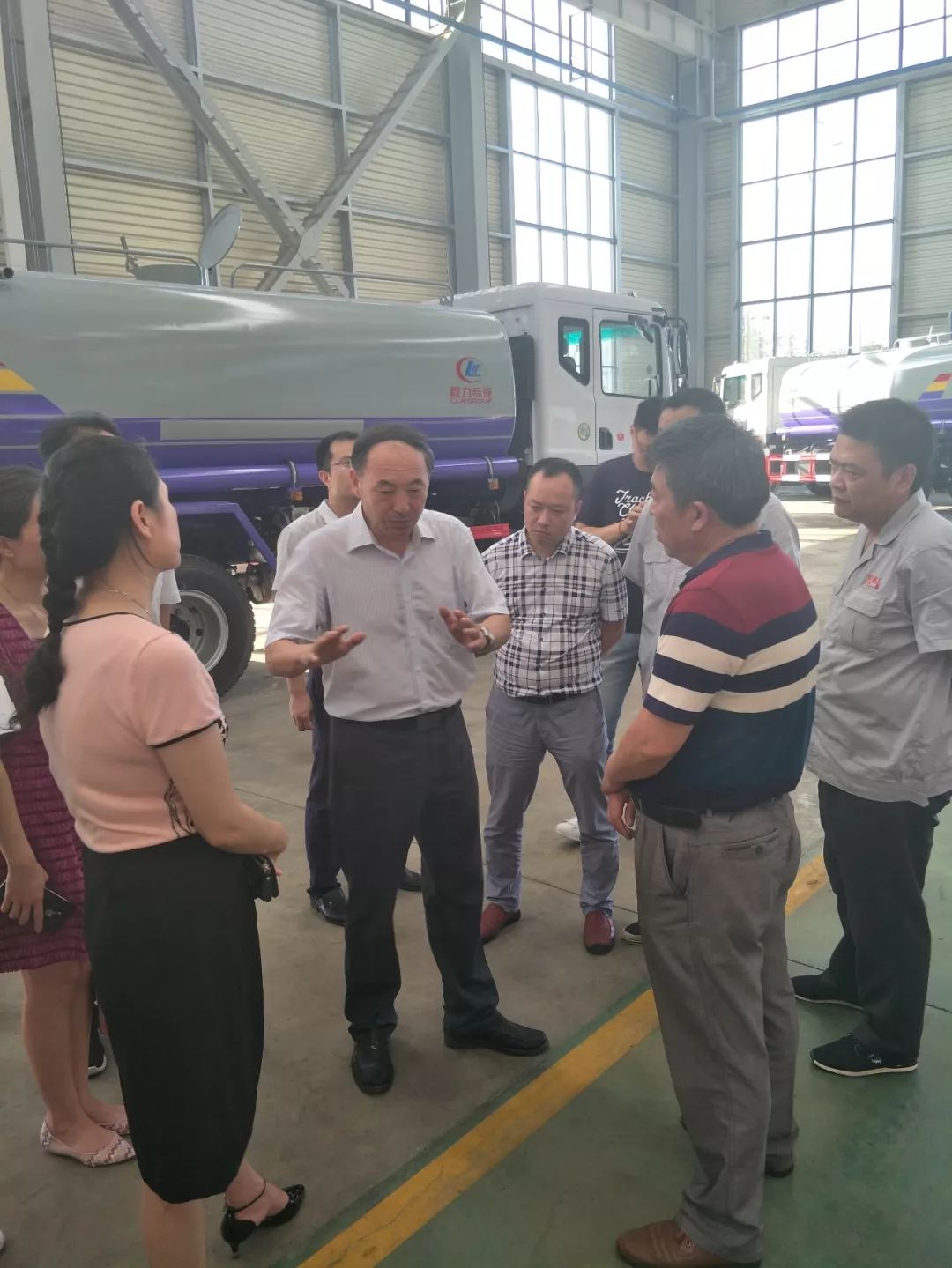 湖北省经济和信息化**员会副主任吴方 视察程力重工产业园并指导工作