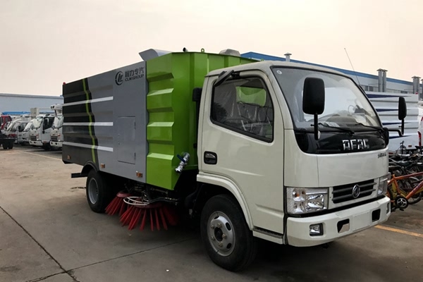 湖北程力扫路车行驶中应该注意哪些方面问题？