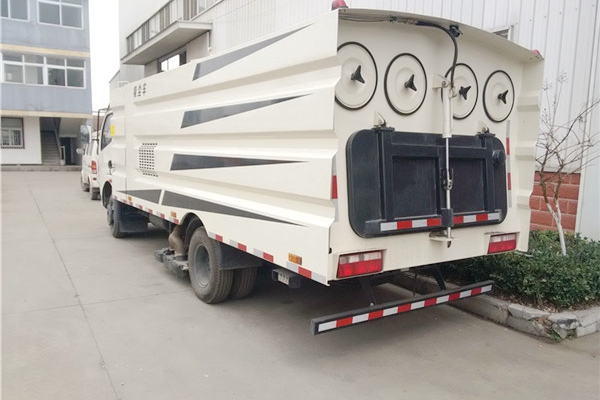 湖北程力纯吸式道路清扫车高配置参数优势