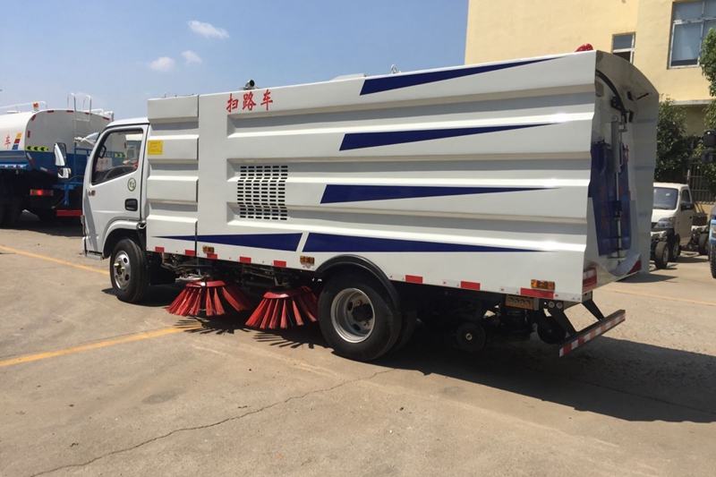 湖北程力除雪清扫车、消防洒水扫地车