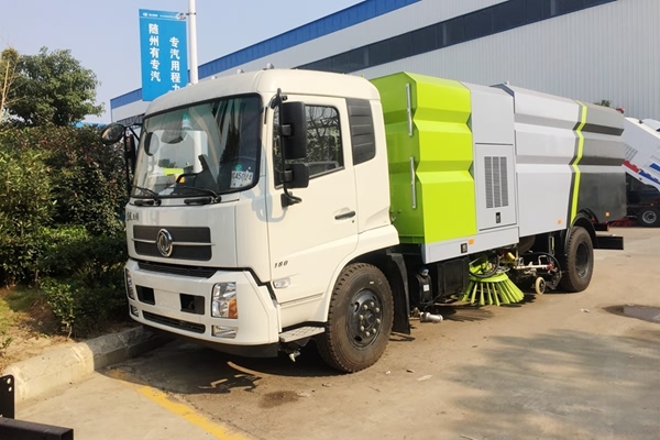 湖北程力教您怎么正确使用扫路车空调