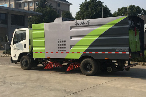 教您预防扫路车出现漏油的问题