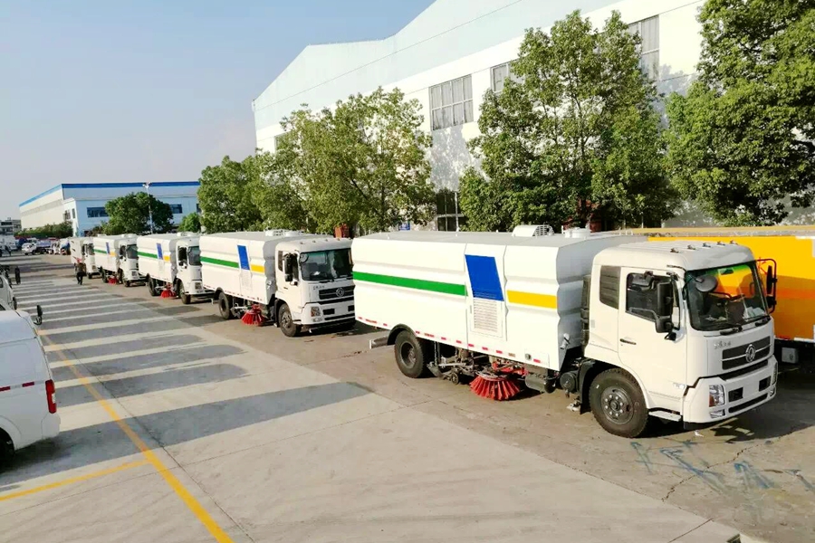 湖北程力公司全能消防洒水扫路车隆重推出