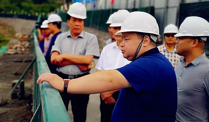 程力集团以劳动者较美的姿势向建国69周年祝福致敬