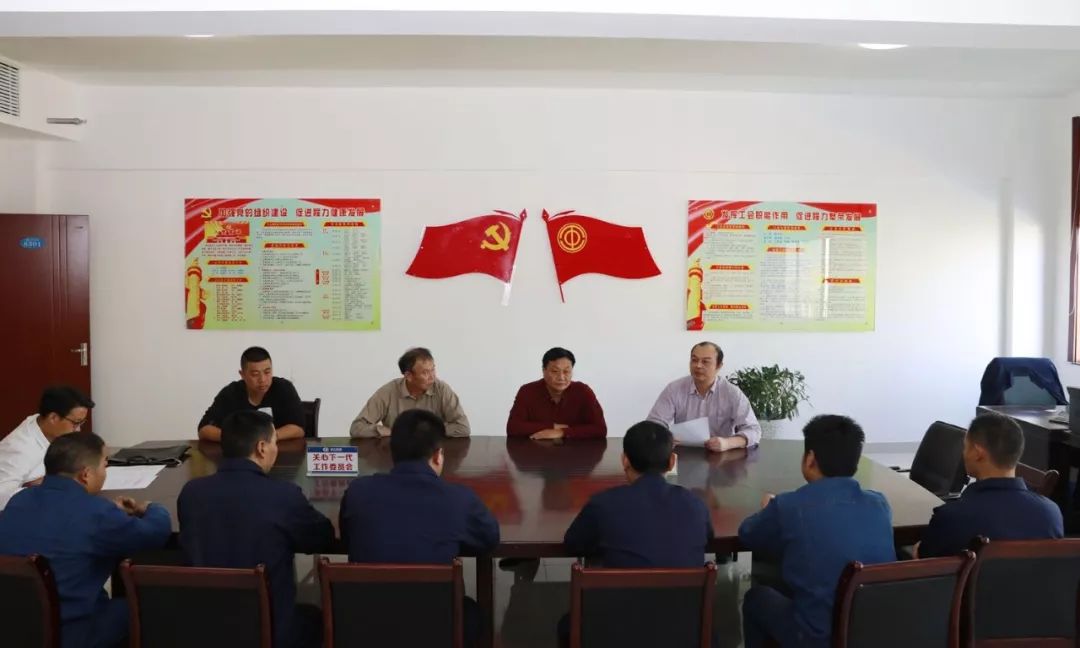 程力集团以劳动者较美的姿势向建国69周年祝福致敬