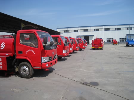 湖北程力汽车供应龙潭镇一批消防洒水车正式下线