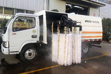 城市道路护栏清洗车主要技术特征简介
