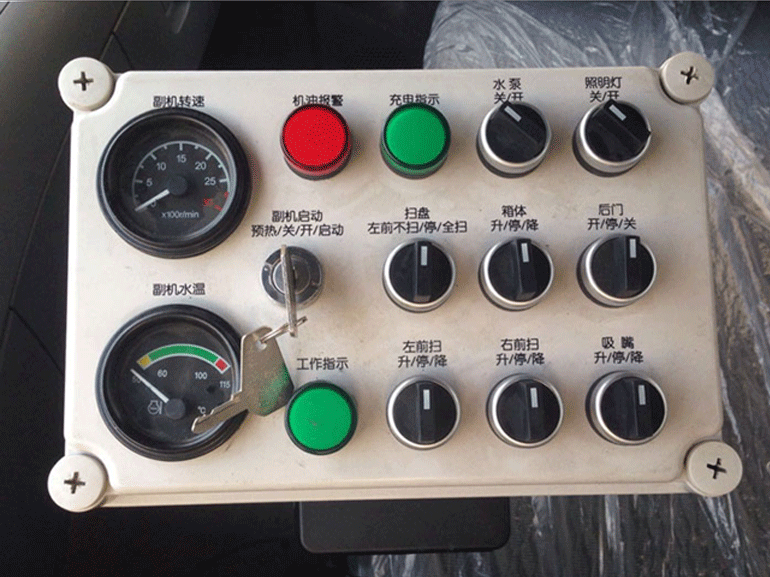 东风小多利卡扫路车