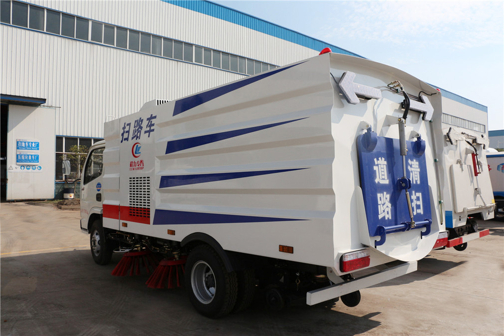 东风小多利卡扫路车