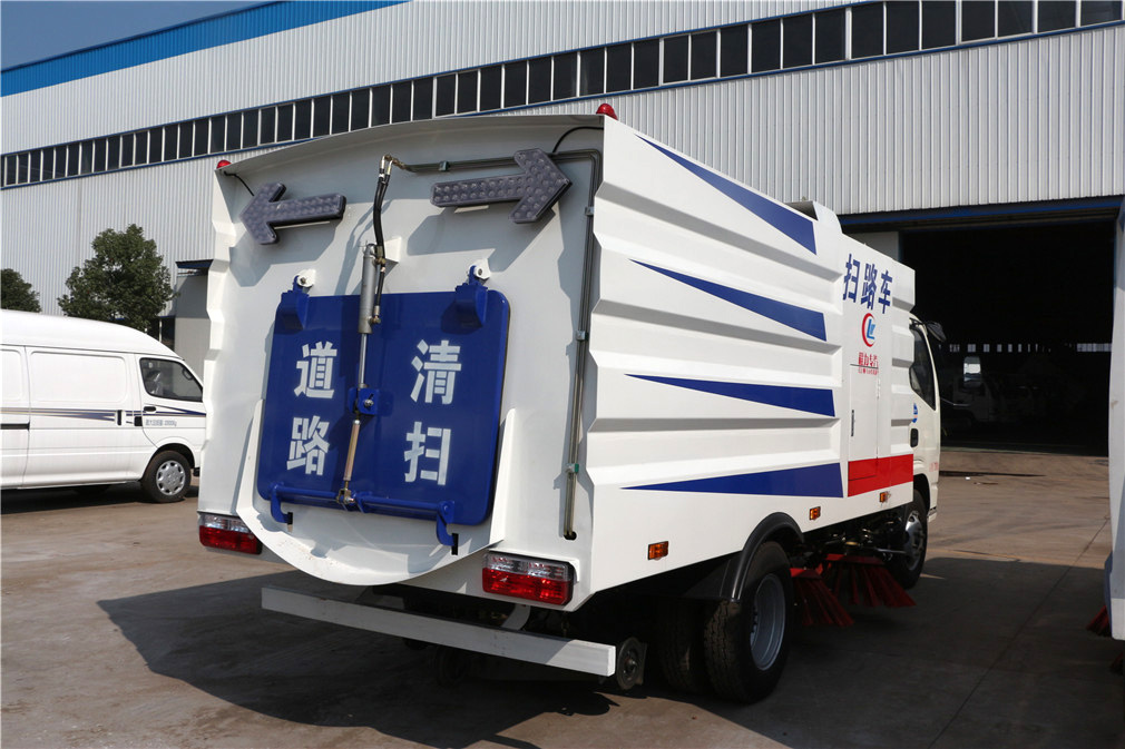 东风小多利卡扫路车