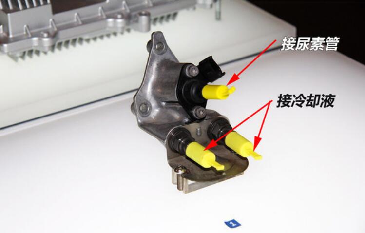 东风天锦洗扫车拆尿素喷嘴却亮了冷却液故障灯是怎么回事